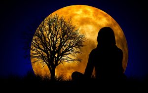 méditation sous la lune